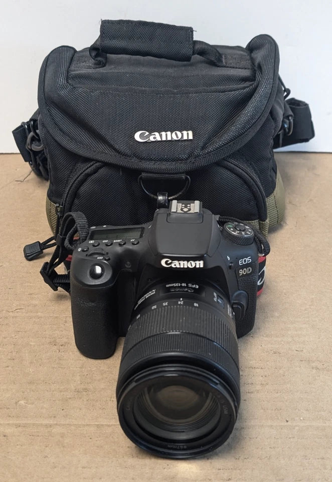 Câmera Canon EOS 90D + Lente 18-135mm