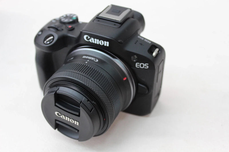 Camera Canon EOS R50 + lente 18-45mm + Adaptador