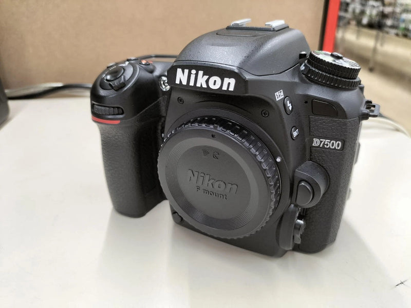 Câmera Nikon D7500 (Corpo)