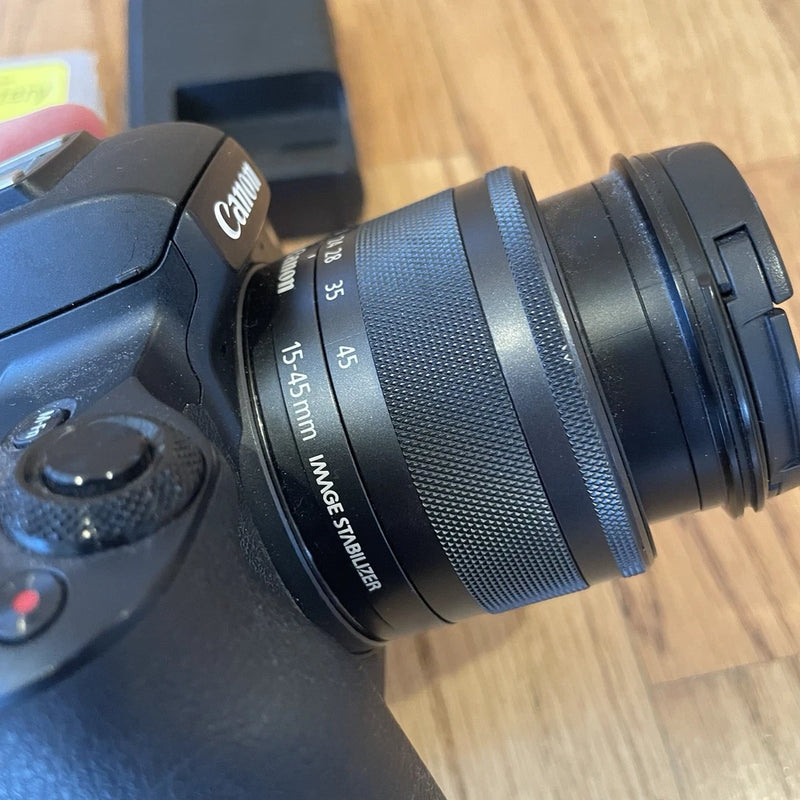 Camera Canon EOS M50 II + 15-45MM Is STM