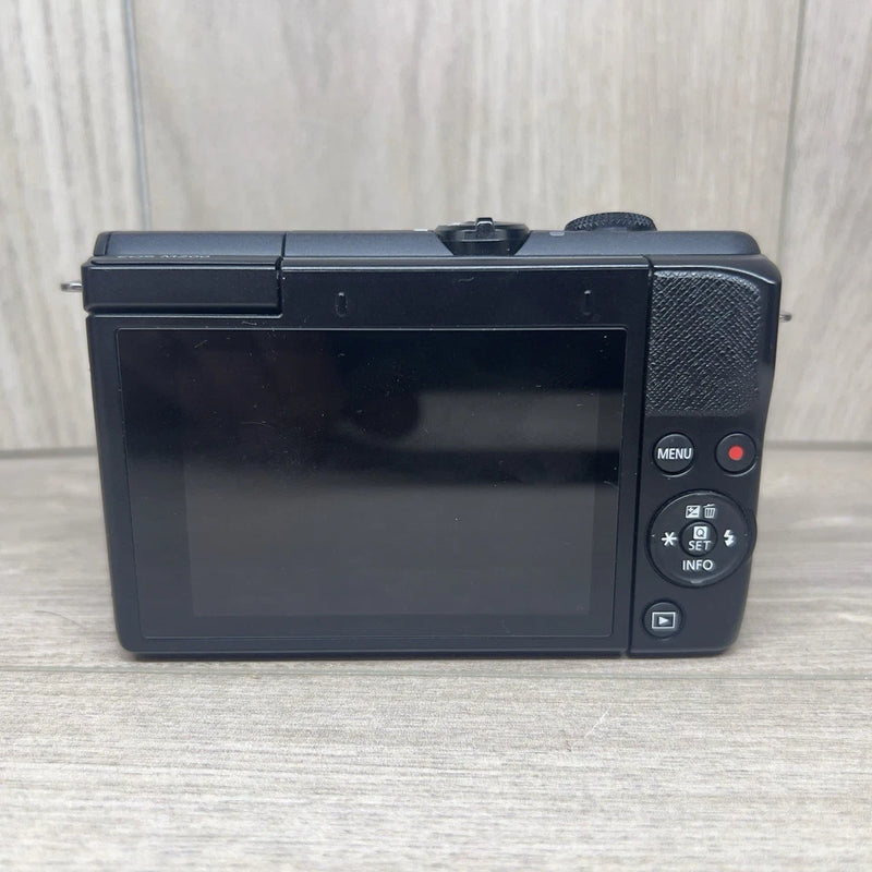 Camera Canon EOS M200 + Lente Canon 15-45mm