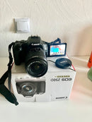 Câmera Canon EOS 250D + Lente EF 18-55mm